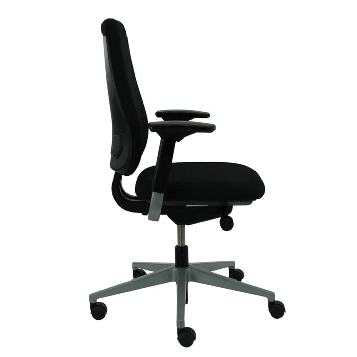 ErgoReply Pro – Refurbished Steelcase Bureaustoel in Mirage Zwart