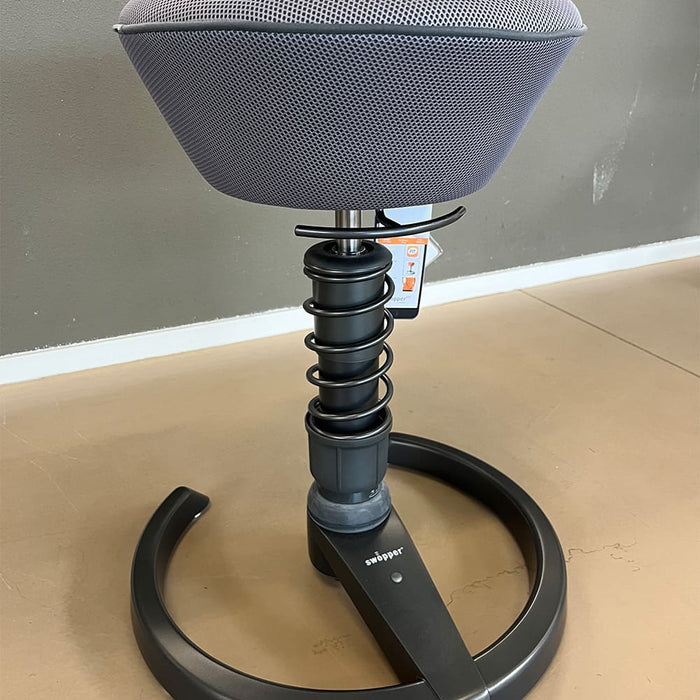 Swopper Ergonomische Kruk – Grijze Mesh Zitting / Antraciet Frame – Demomodel met Nieuwe Zitting